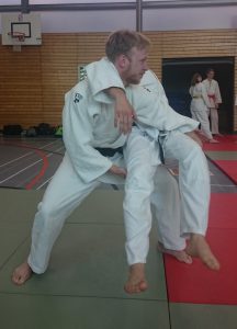 Zur Seblstverteidigung in der Judo Danprüfung eignet sich der Sukui Nage