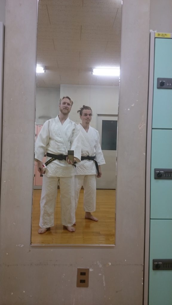 Judo Training im Kodokan in Tokyo, Japan. Zum Kata Training kann man auch Gi leihen.