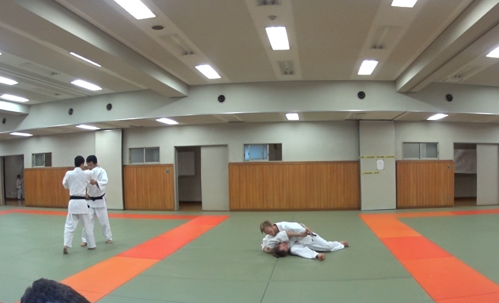 Judo Training im Kodokan in Tokyo, Japan. Training der Katame no Kata vor Sato Senseis Augen